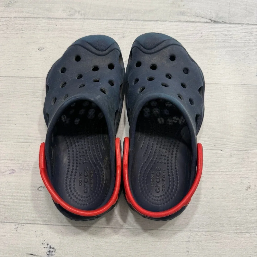 Crocs kids navy blue and red clogs little‎ kids size 10